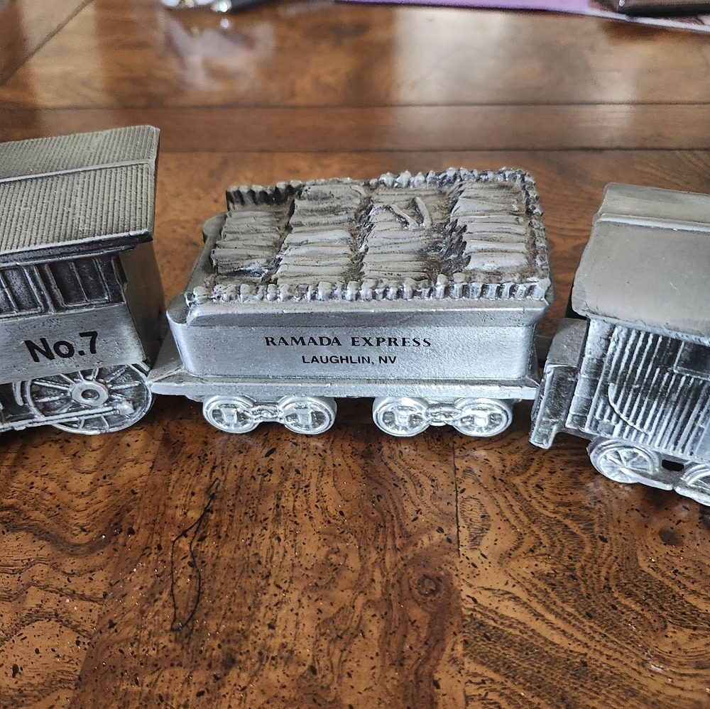 vintage 1974 Banthrico HEINZ 57 die-cast metal train coin bank set. - Picture 5 of 8